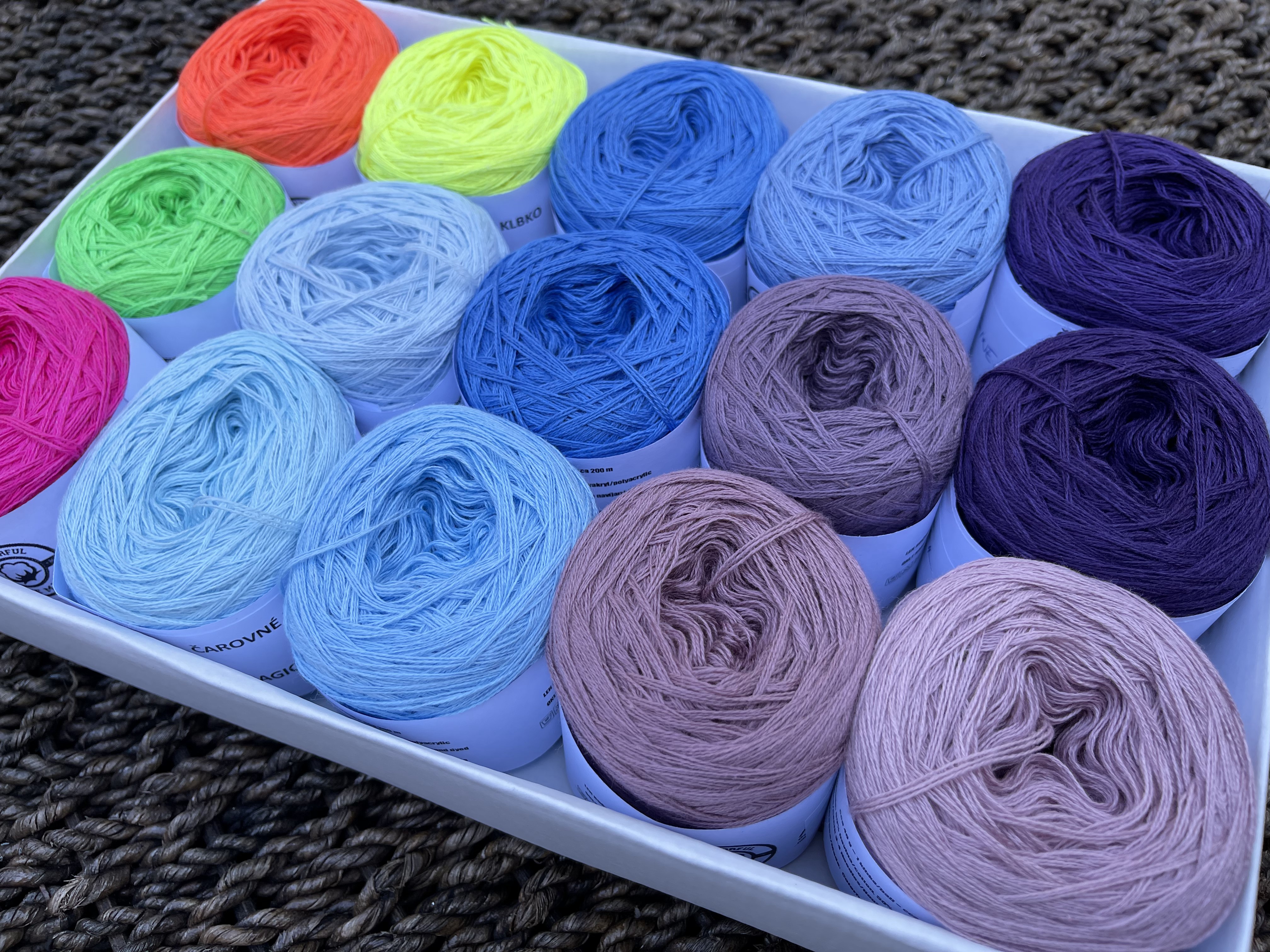 Magic Balls MINI YARN CAKES SET - 12 kusov / 4-nitka 50g/200m