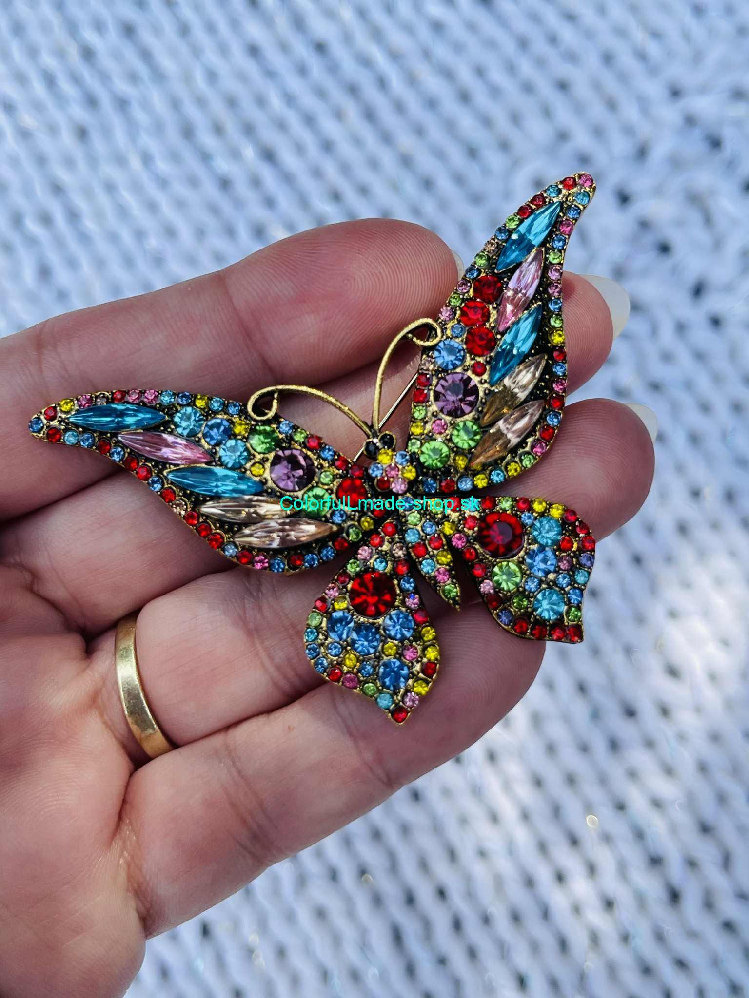 Brošňa veľký motýľ vykladaný kamienkami - colorful