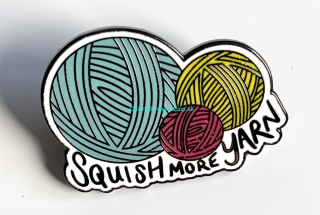 Brošňa / odznak - Squish more yarn